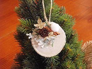Dekorácie - Vianočná drevená ozdoba na stromček ivory zlatá - 8817316_