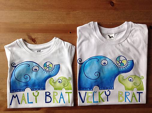 Maľované detské tričko so sloníkmi (Dva slony s loptou na svetlom tričku s nápisom "Malý brat" alebo "Veľký brat")