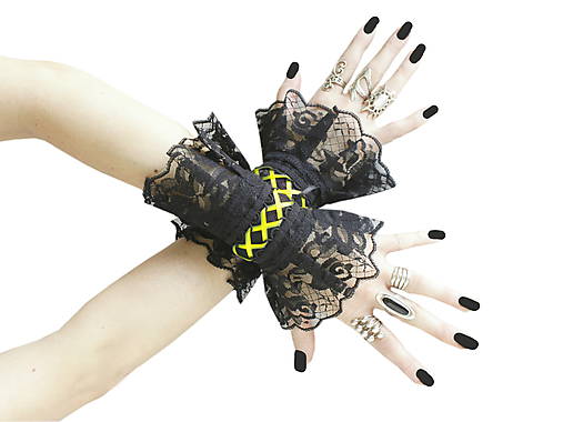 Gothic čierne náramky na ruky s čipkou a šnurovaním P1