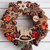 Dekorácie - Vianočný veniec prírodný s dreveným koníkom - 8862181_