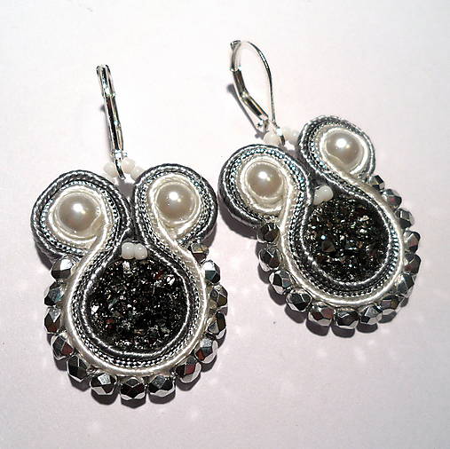 SOUTACHE náušnice (sv.šedá)