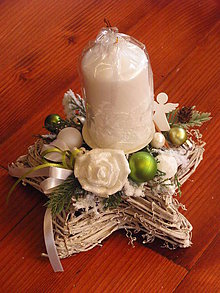 Dekorácie - Zeleno biely svietnik s anjelikom so sviečkou  - 8898079_