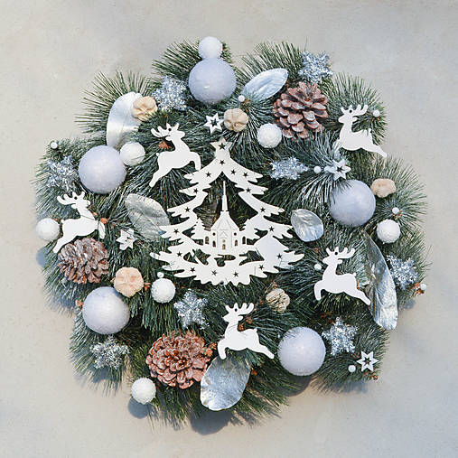  - Vianočný veniec na dvere so stromčekom - 8914597_