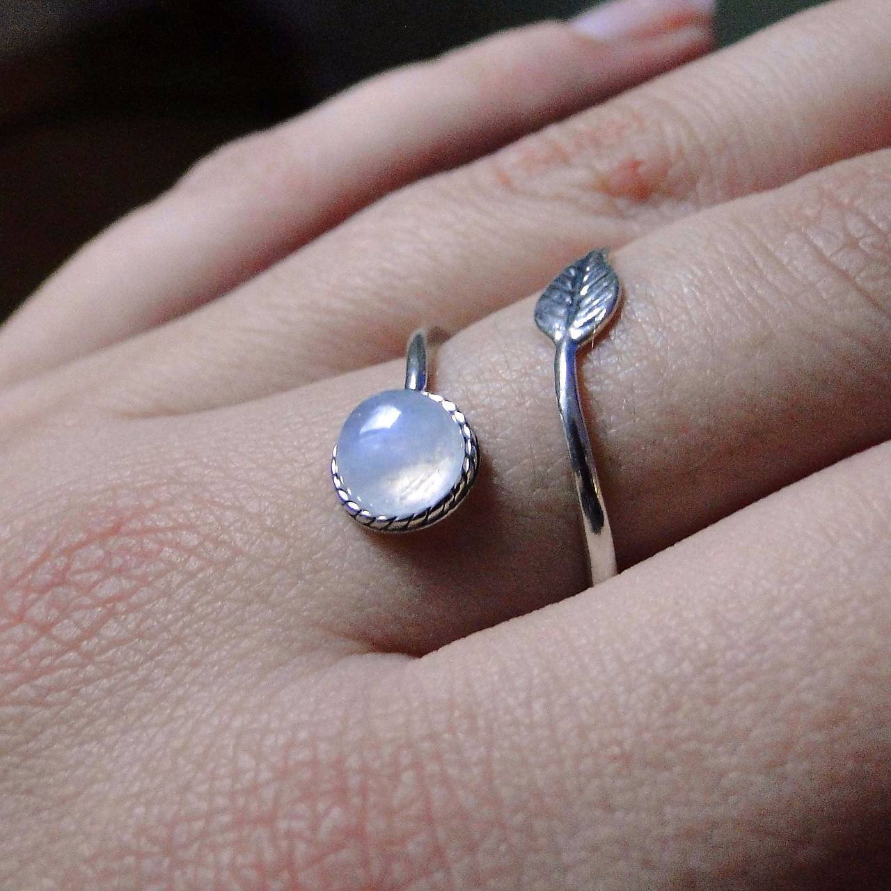 Simple Leaf Silver Gemstone Ring Ag925 / Strieborný prsteň s minerálom  (Vintage Moonstone / Mesačný kameň, patina)
