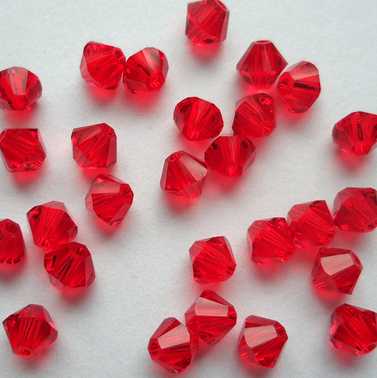 SWAROVSKI® bicone 4mm-1ks (červená siam)