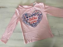 Detské oblečenie - Maľované tričko s ľudovoladený vzorom v tvare srdca a (S nápisom "Veľká sestra") - 8932596_