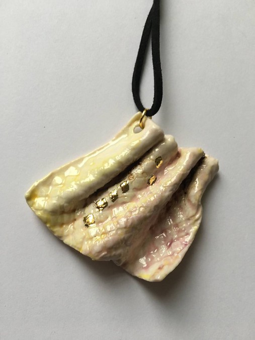 Náhrdelníky - jemne pastelový so zlatými štvorčekmi - 8944624_