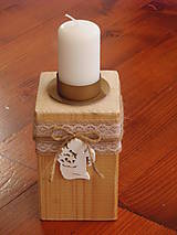 Svietidlá - Drevený svietnik s jutou a dreveným anjelikom - 8949375_
