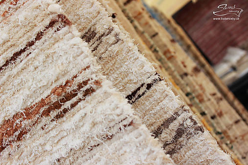 Ručne tkaný koberec KOBERČEKY SLUŠŇÁK 60 cm šírka hnedý