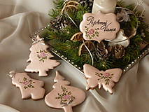 Dekorácie - Vianočné medovníčky  v ružovom - 8962732_