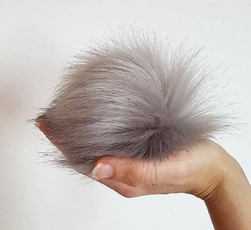 Materiál ručne robený - Kožušinový brmbolec č.70 - 8974625_