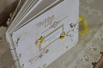 Papiernictvo - Kniha hostí žltá s motýľmi - 8979901_