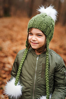 Detské čiapky - Zimná osmičková ušianka s brmbolcami (Zelená s bielymi brmbolcami) - 9011658_