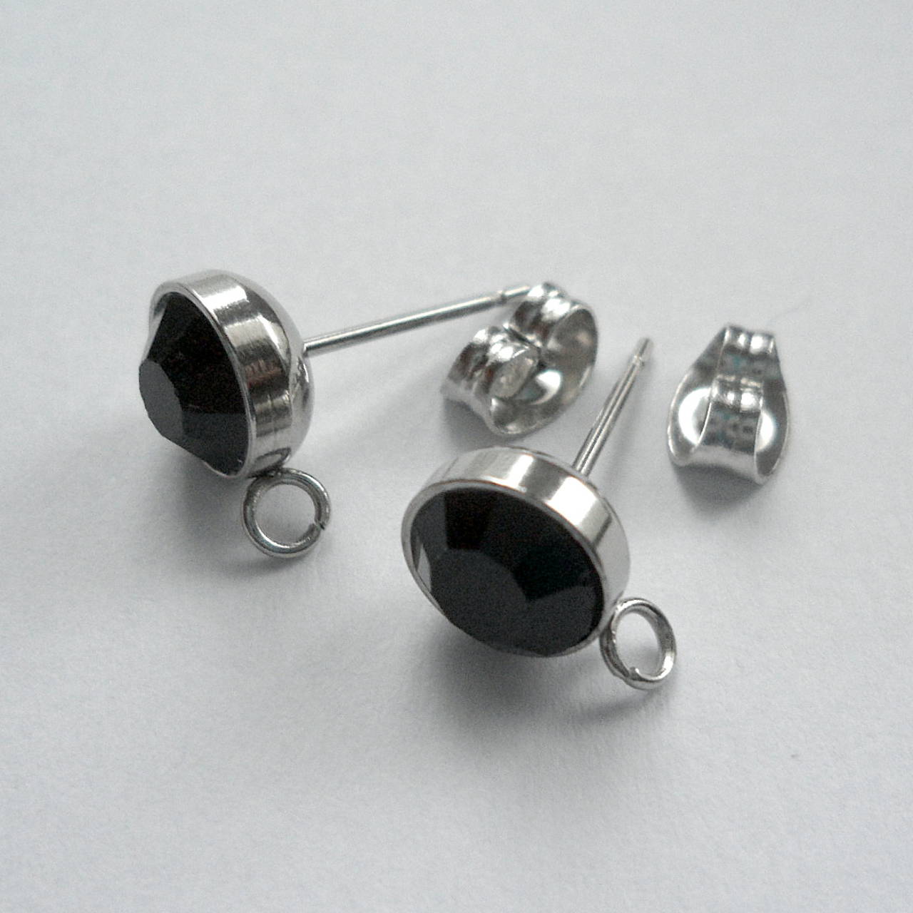 CHO-Puzeta so štrasom 6mm-1pár (čierna)