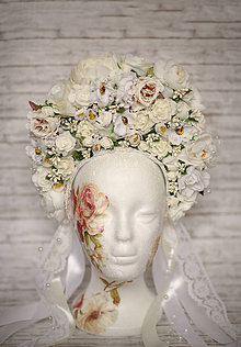 Ozdoby do vlasov - Kráľovská bielo-krémová kvetinová bohato zdobená ľudová parta - 9022722_