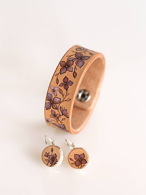 Elegantný kožený náramok a náušnice s ručnou maľbou "Hortenzia"