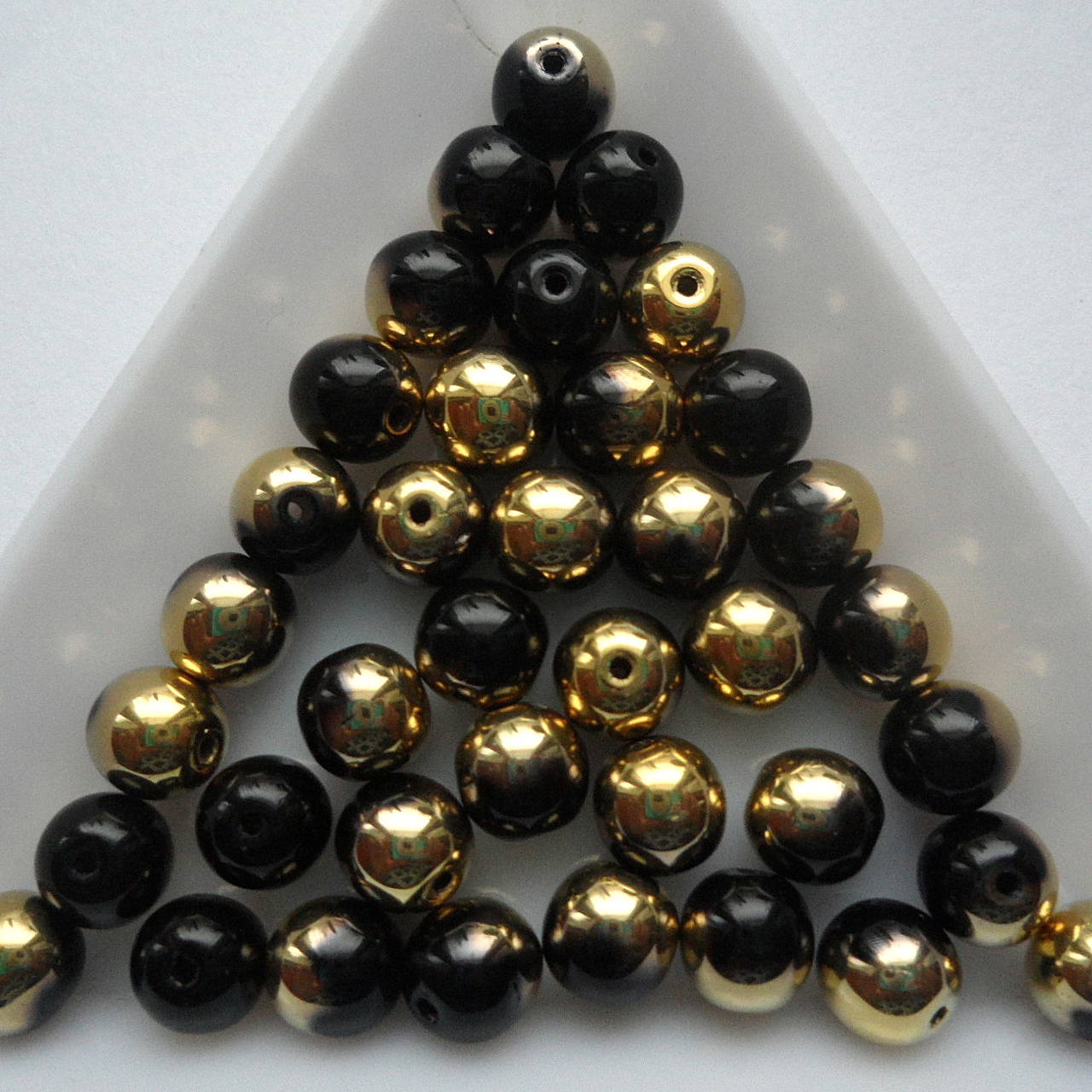 Sklenené korálky 6mm-1ks (čierna/zlatý pokov)