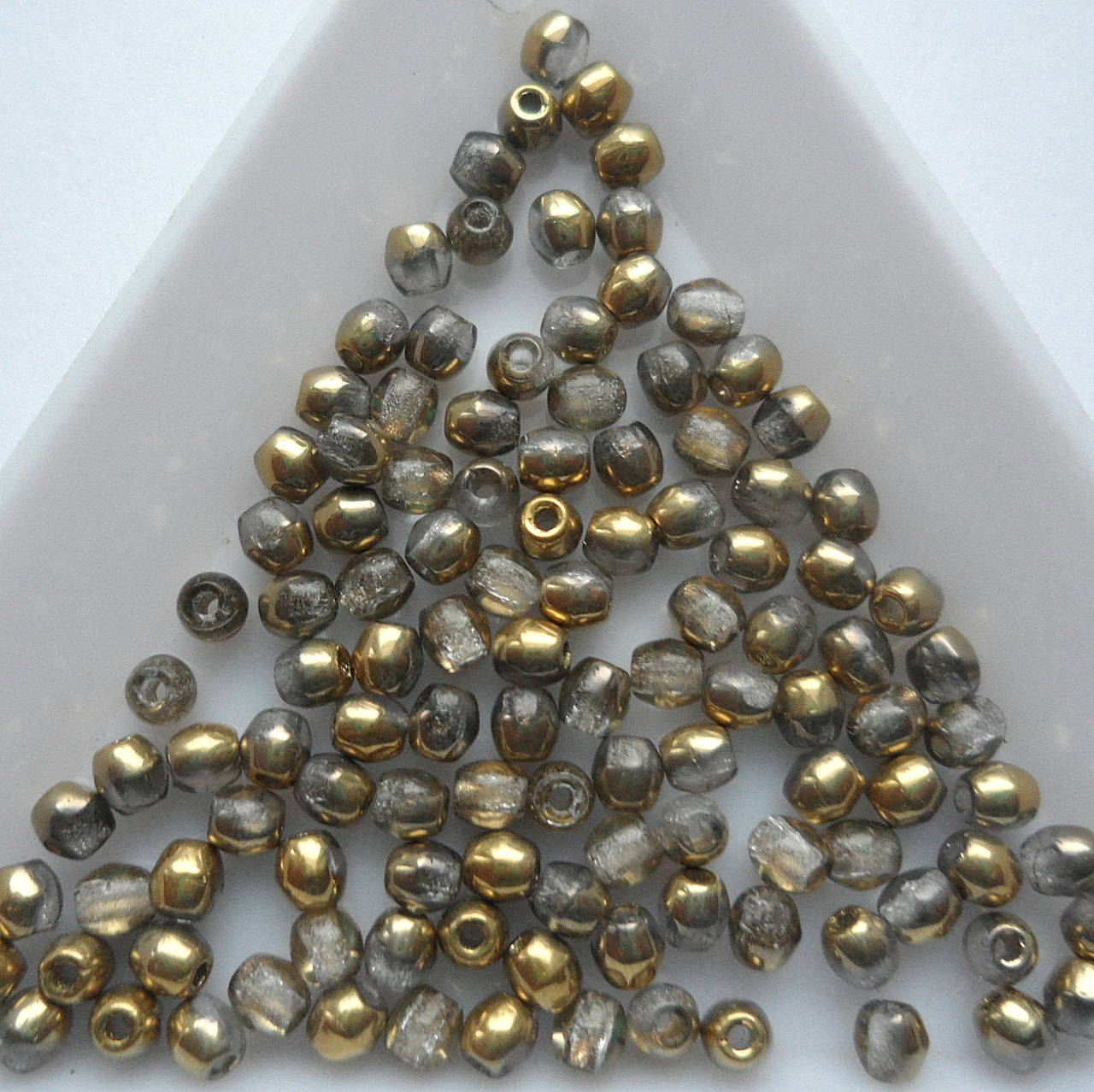 Skl.korálky 3mm-20ks (silky gold)