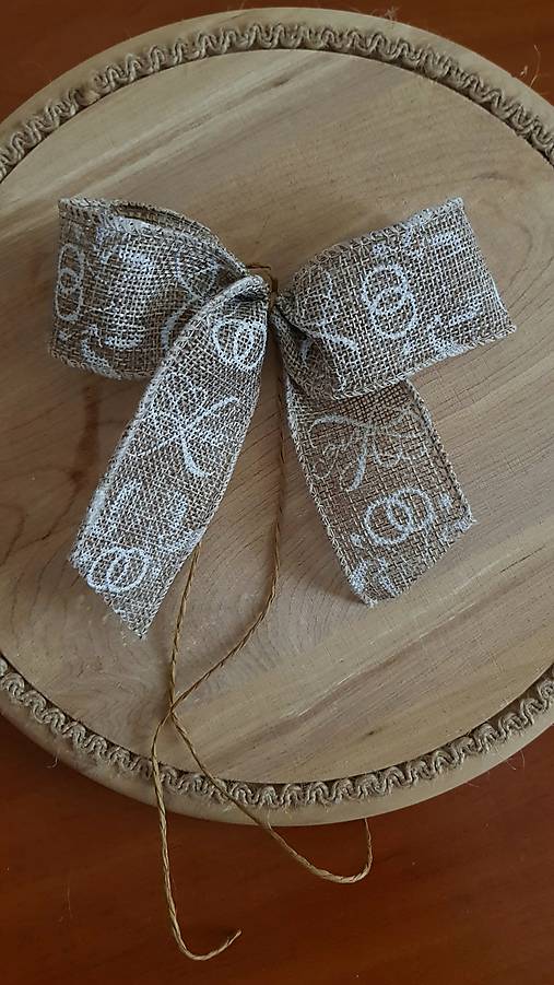 Dekorácie - vintage svadobná mašľa z jutoviny na kľučku auta - 9074944_