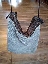 Dámska pletená kabelka s leopardím vzorom