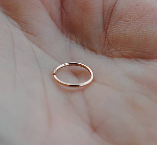 Zlatý piercing  (6,5mm)