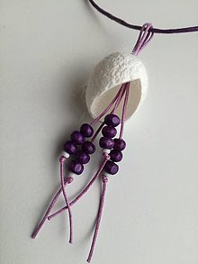 Náhrdelníky - Fialový náhrdelníček s hodvábnym kokónom - 9101134_