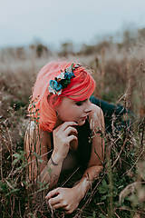 Ozdoby do vlasov - Kvetinová čelenka "smaragdová žiara stromčeka" - 9101908_