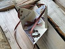Papiernictvo - trojuholníkový  _exploding box - 9113690_