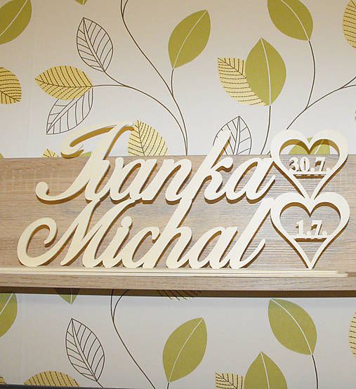 Stojan s krstnými menami a dátumom