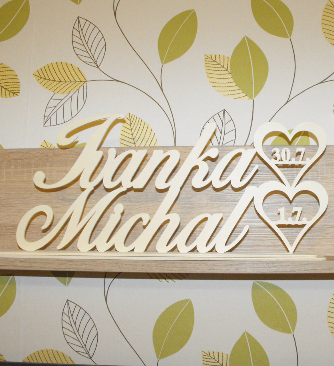 Stojan s krstnými menami a dátumom