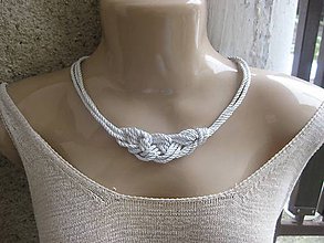 Náhrdelníky - Uzlový náhrdelník z troch šnúr (Biely hrubší č.1733) - 9145949_
