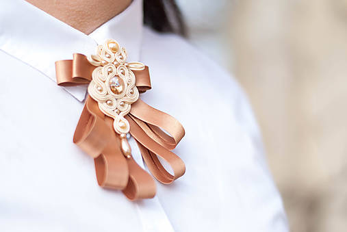 Brošne - Soutache brošňa Darina pod golier (Béžová) - 9159344_
