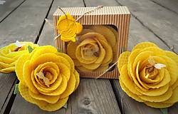 Svietidlá - Růže z včelího vosku - svíčka - 9164973_