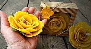 Svietidlá - Růže z včelího vosku - svíčka - 9164974_
