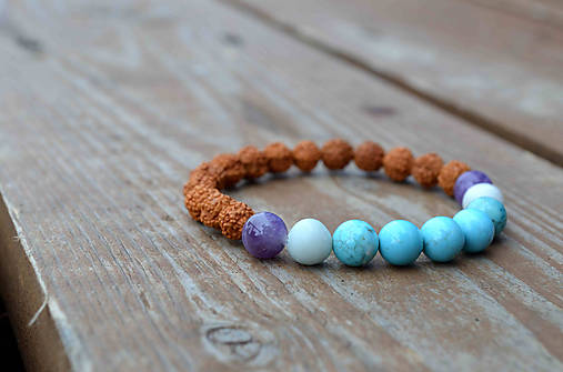 Náramky - Ochranný náramek - rudraksha/howlit/ametyst.... - 9174745_