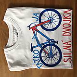 Topy, tričká, tielka - Otcosynovské maľované tričká s motívom bicykla (Modro - červený variant (pánske + detské tričko)) - 9179291_