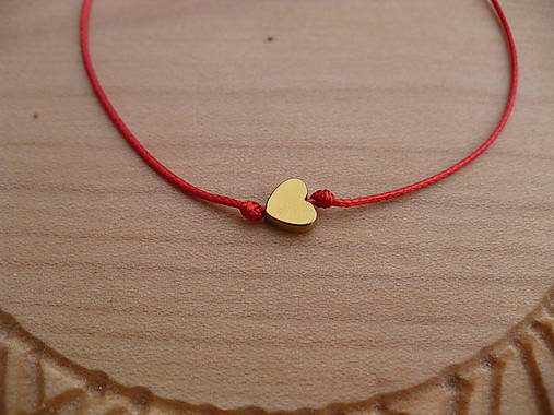 Náramky - jednoduchý šnúrkový náramok s hematitovým srdiečkom (Červená) - 9185560_