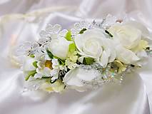 Ozdoby do vlasov - Svadobný biely kvetinový venček do vlasov so stuhou na viazačku - 9212225_