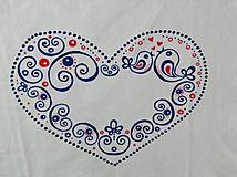 Detské oblečenie - Maľované tričko s ľudovoladený vzorom v tvare srdca a (s nápisom “Krstná“) - 9223224_
