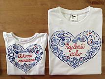 Detské oblečenie - Maľované tričko s ľudovoladený vzorom v tvare srdca a (s nápisom “Krstná“) - 9223225_