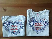 Detské oblečenie - Maľované tričko s ľudovoladený vzorom v tvare srdca a (s nápisom “Krstná“) - 9223227_