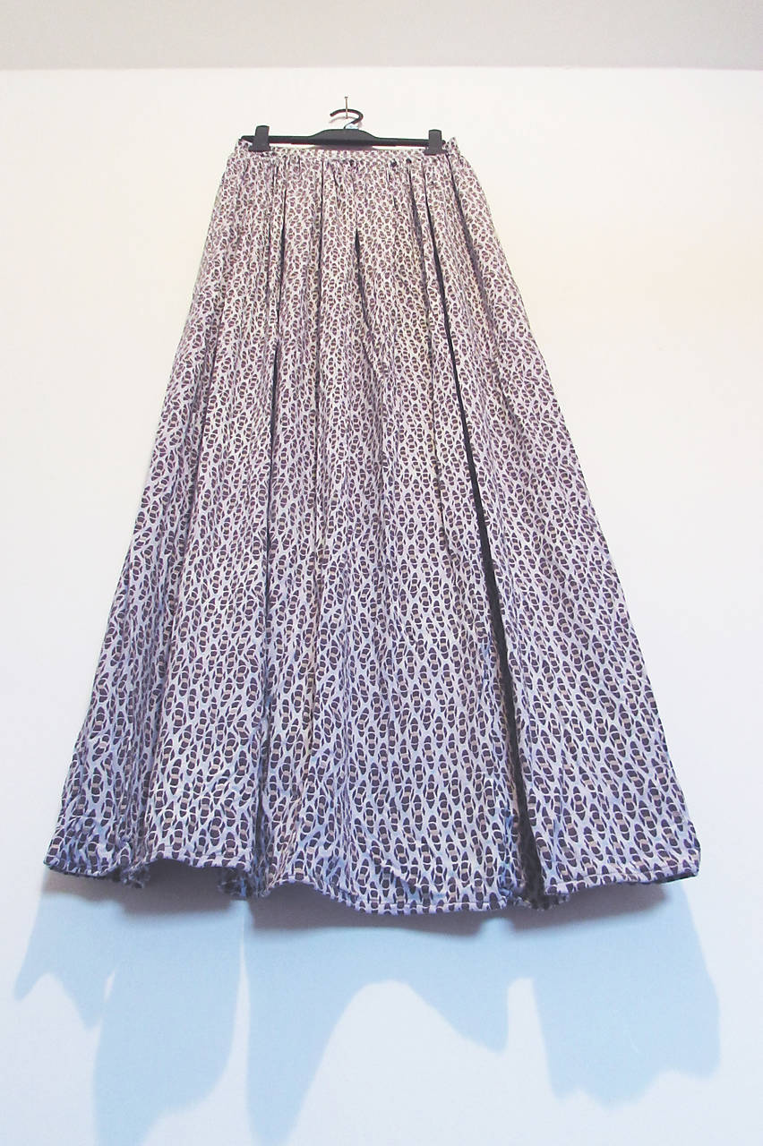 Fialová vzorovaná maxi sukňa