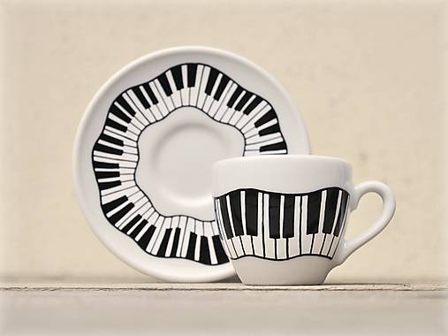 Porcelánová šálka s podšálkou na kávu - Piano