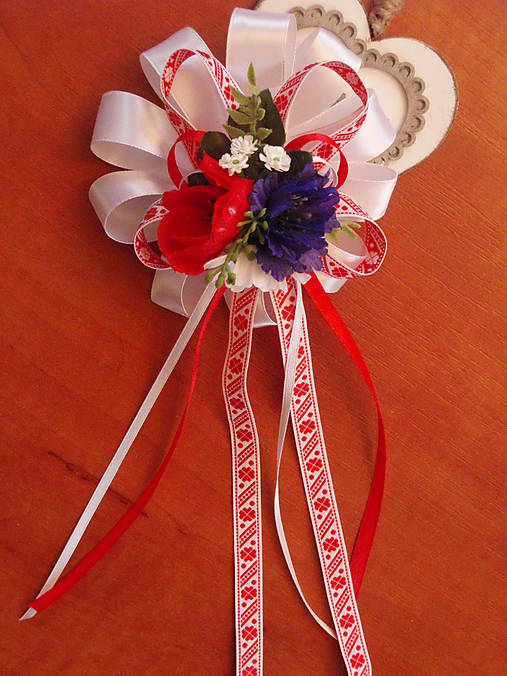 Svadobné pierka - Č. 228 Folklórne pierko s kvietkami pre starejšieho - 9255462_