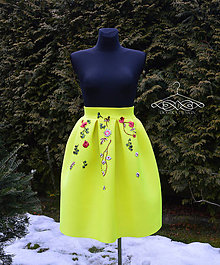 Sukne - Žltá skladaná sukňa s výšivkami - 9289812_