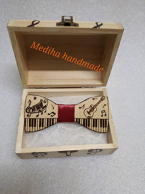 Pánske doplnky - Hudobny motylik s gitarou - 9292662_