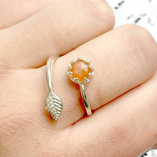 Simple Leaf Silver Gemstone Ring Ag925 / Strieborný prsteň s minerálom  (Peach Moonstone / Broskyňový mesačný kameň fazetovaný)