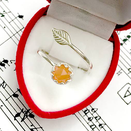 Simple Leaf Silver Gemstone Ring Ag925 / Strieborný prsteň s minerálom  (Peach Moonstone / Broskyňový mesačný kameň fazetovaný)