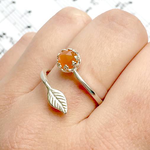 Simple Leaf Silver Gemstone Ring Ag925 / Strieborný prsteň s minerálom  (Peach Moonstone / Broskyňový mesačný kameň fazetovaný)