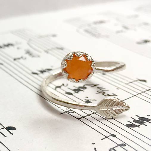 Simple Leaf Silver Gemstone Ring Ag925 / Strieborný prsteň s minerálom  (Peach Moonstone / Broskyňový mesačný kameň fazetovaný)